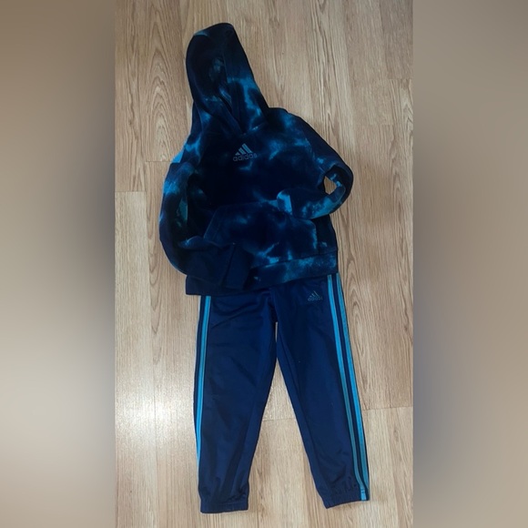 Adidas jogger set  size: 5T - Picture 1 of 4